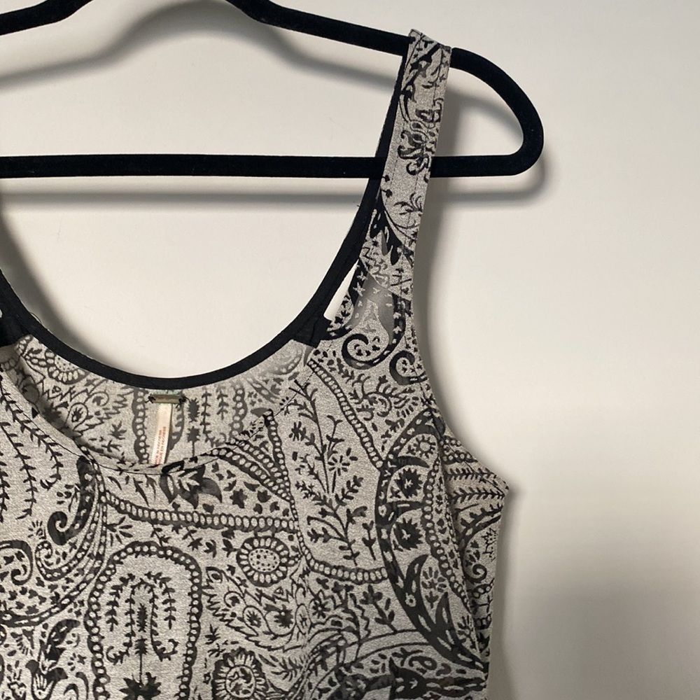 FREE PEOPLE Cropped Paisley and Lace Tank Top - Gray/Black S - Picture 2 of 6